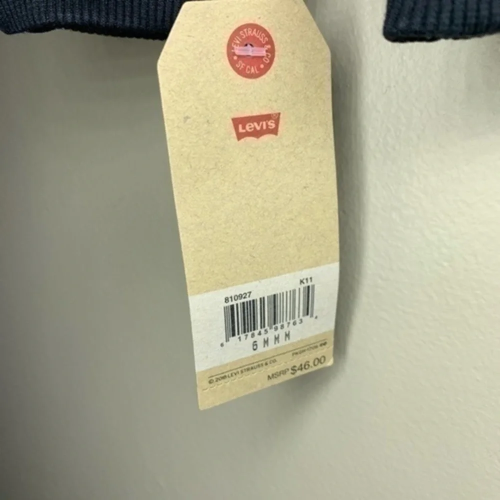 NWT. LEVI’S Boys’ Batwing Hoodie